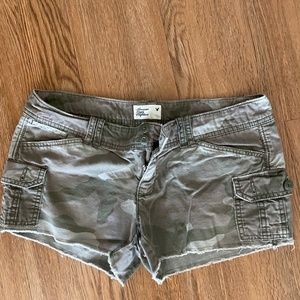 cargo shorts camo